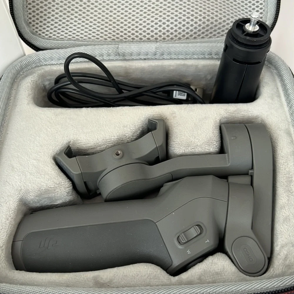 DJI OSMO MOBILE 3 Gimbal Stabilizer for Smartphones, Like New!Case Included.